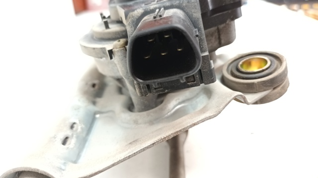 Silniczek wycieraczki szyby przedniej Toyota Yaris NCP2