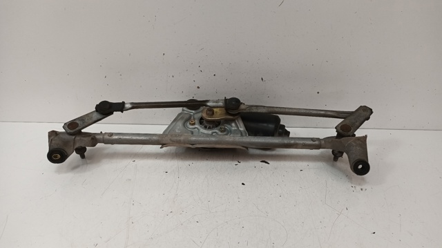 Silniczek wycieraczki szyby przedniej Toyota Yaris NCP2