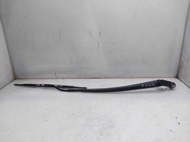 Ramię wycieraczki szyby przedniej 8521142130 TOYOTA