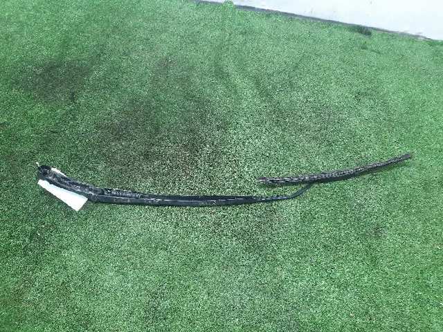Ramię wycieraczki szyby przedniej 8521142140 TOYOTA