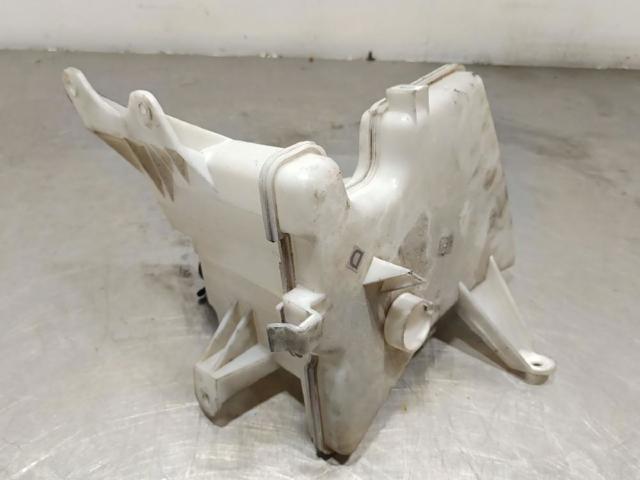 Zbiorniczek spryskiwacza szyb Toyota Auris E15