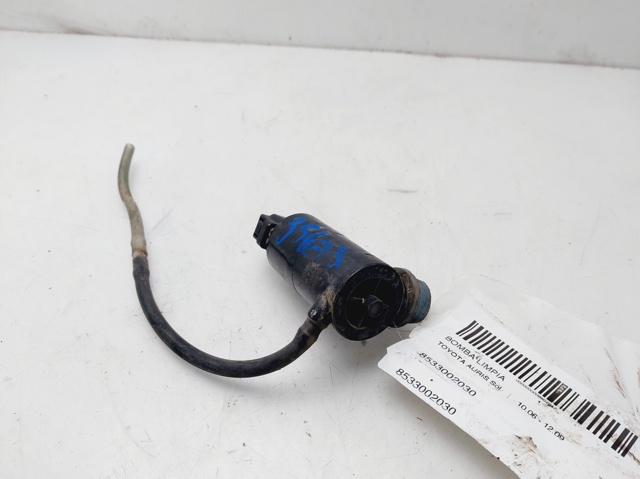 Pompka spryskiwacza szyby przedniej 8533002030 TOYOTA