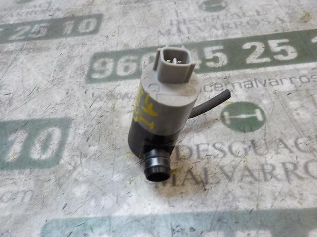 Pompka spryskiwacza szyby przedniej 8533002030 TOYOTA