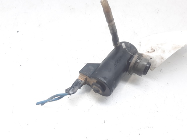Pompka spryskiwacza szyby przedniej 8533005031 TOYOTA