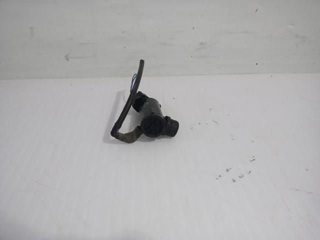 Pompka spryskiwacza szyby przedniej 8533033020 TOYOTA