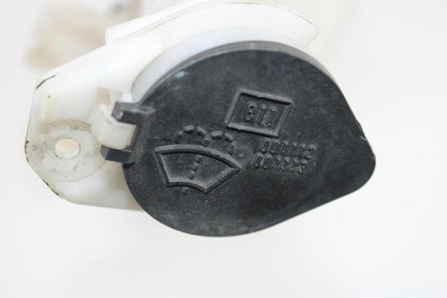 Pompka spryskiwacza szyby przedniej Toyota RAV4 3 A3