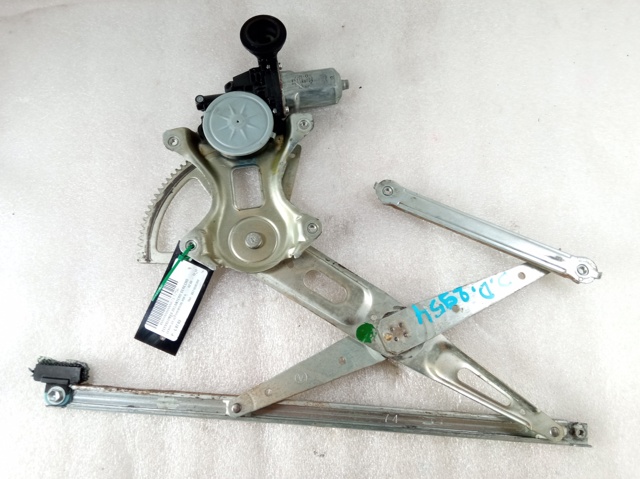 Mechanizm podnoszenia szyby drzwi przednich prawych 8571030390 TOYOTA