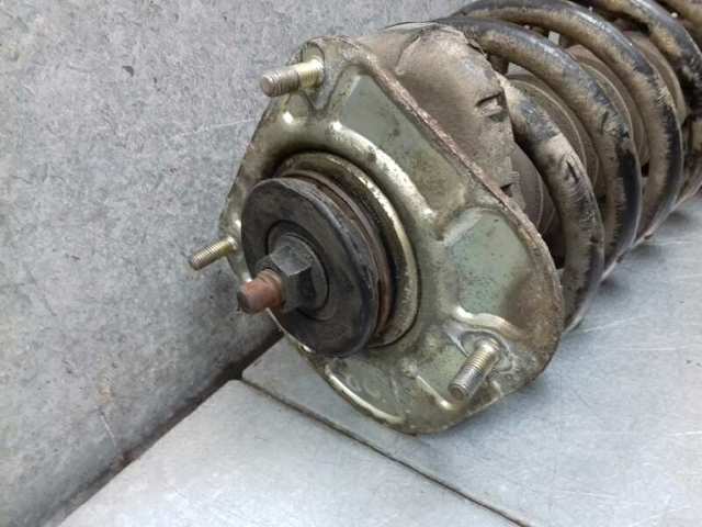 Amortyzator przedni 8600901 VOLVO