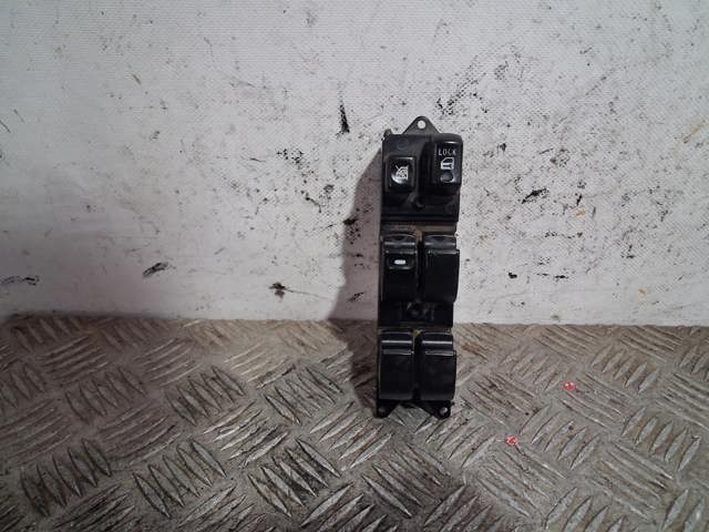 Panel przyciskowy sterowania podnośnikiem szyby przedni lewy 8608A060 PEUGEOT