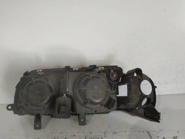 Reflektor prawy 8620663 VOLVO