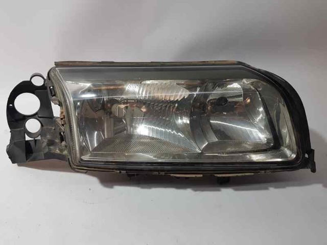 Reflektor prawy 8620663 VOLVO