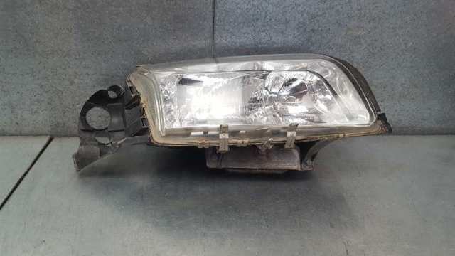 Reflektor prawy 8620663 VOLVO