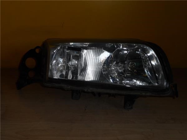 Reflektor prawy 8620663 VOLVO