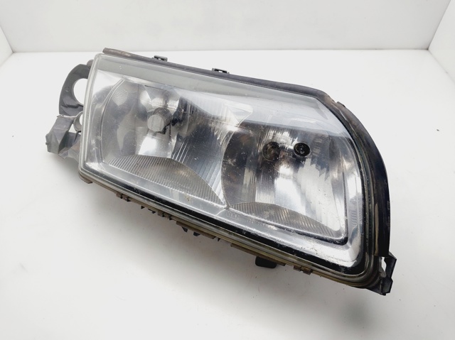 Reflektor prawy 8620663 VOLVO