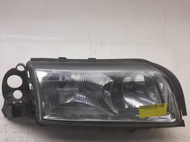 Reflektor prawy 8620663 VOLVO