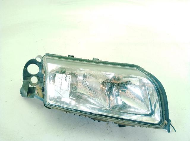 Reflektor prawy 8620663 VOLVO