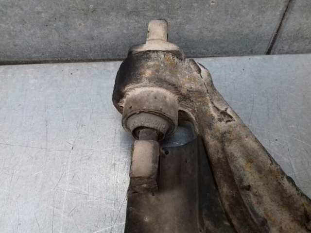 Wahacz zawieszenia przedniego dolny lewy 8628499 VOLVO