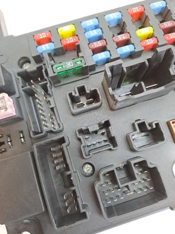 Skrzynka bezpieczników Mitsubishi Outlander CWW