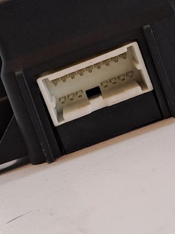 Skrzynka bezpieczników Mitsubishi Outlander CWW