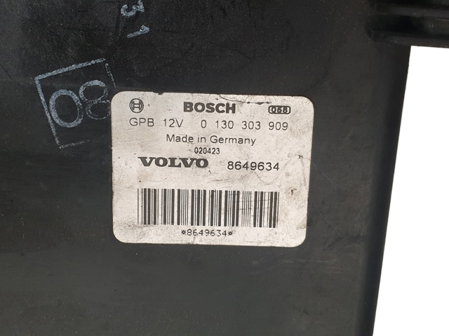 Dyfuzor chłodnicy, w komplecie z silnikiem i wirnikiem 8649634 VOLVO