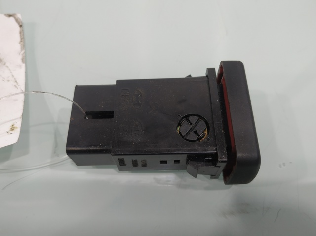 Przycisk włączania światła awaryjnego 864W0140 HYUNDAI