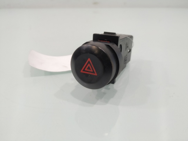 Przycisk włączania światła awaryjnego 864W0140 HYUNDAI