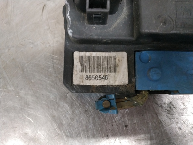Zamek drzwi przednich prawych 8650546 VOLVO