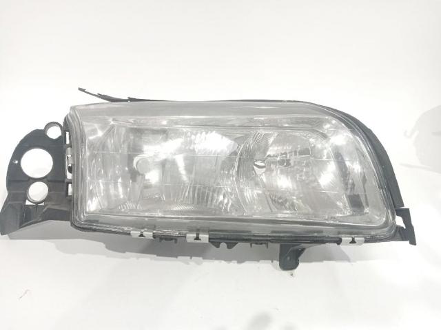Reflektor prawy 8662868 VOLVO