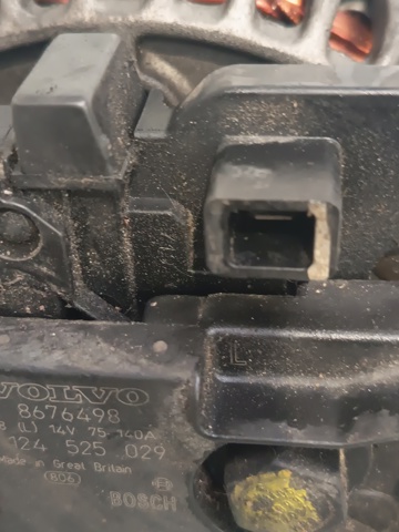 8676498 Volvo