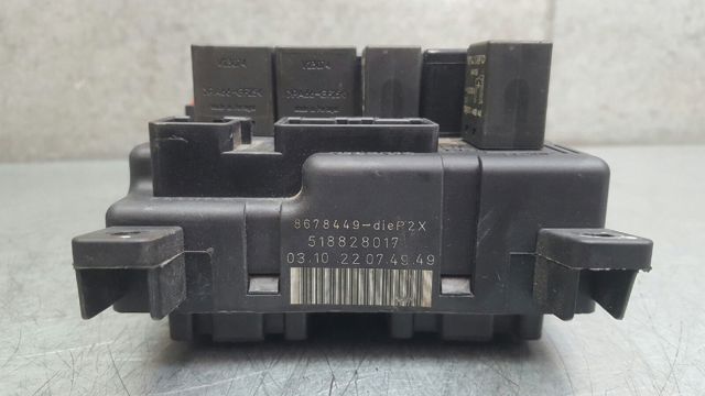 Skrzynka bezpieczników 8678449 VOLVO