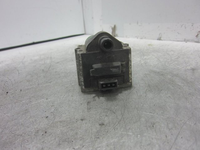 Cewka zapłonowa 867905104A VAG