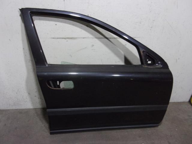 Drzwi przednie prawe 8679659 VOLVO