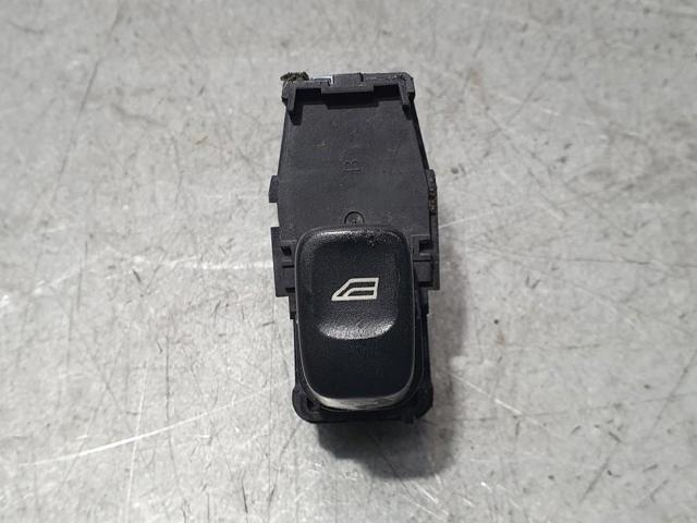 Włącznik przyciskowy podnośnika szyby tylny 8685288 VOLVO