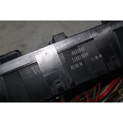 Skrzynka bezpieczników 8688040 VOLVO
