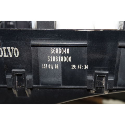 Skrzynka bezpieczników 8688040 VOLVO