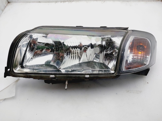 Reflektor lewy 8693557 VOLVO