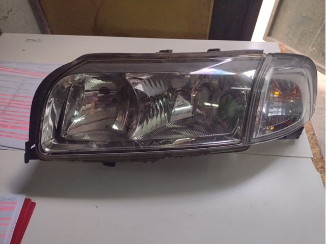 Reflektor lewy 8693557 VOLVO