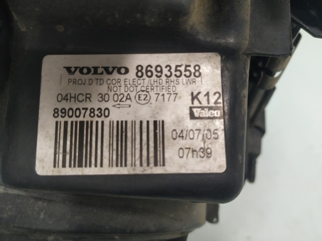 Reflektor prawy 8693558 VOLVO