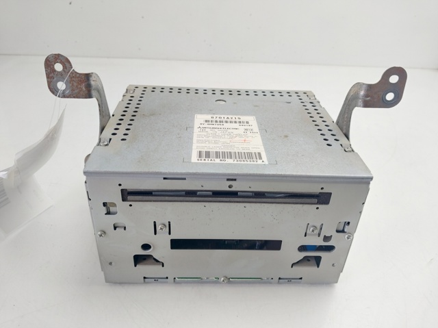 Radioodtwarzacz (radio AM/FM) 8701A215 MITSUBISHI