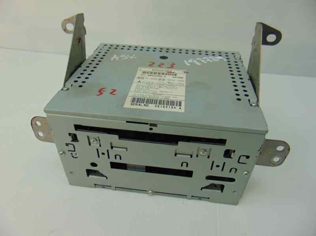 Radioodtwarzacz (radio AM/FM) 8701A352 MITSUBISHI