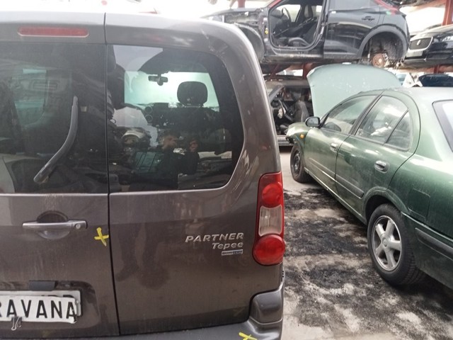 Drzwi furgonu skrzydłowe tylne prawe 8703E4 PEUGEOT