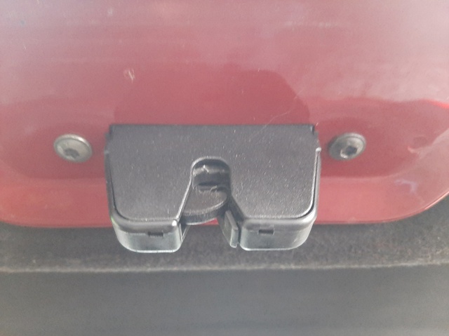 Zamek klapy Peugeot 607