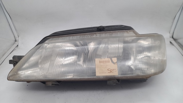 Kupić Reflektor lewy Peugeot 605 6B w dobrej cenie