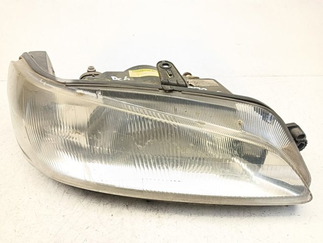 Reflektor prawy 88203989D PEUGEOT