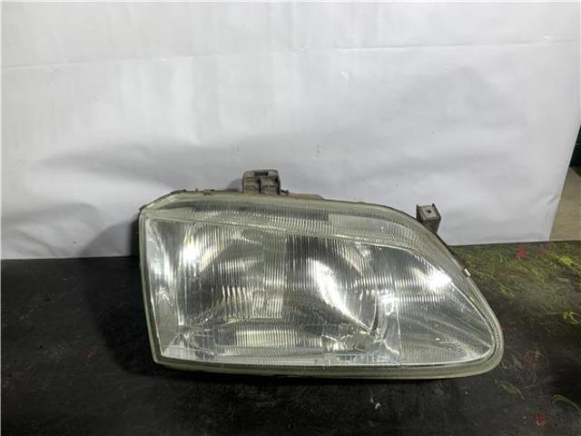 Reflektor prawy 88204649 RENAULT