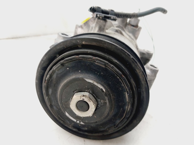 Sprężarka klimatyzacji 8831002780 TOYOTA