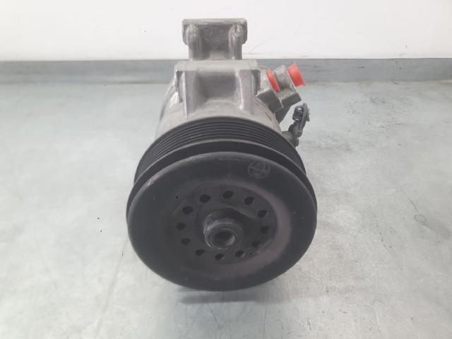 Sprężarka klimatyzacji 8831042260 TOYOTA
