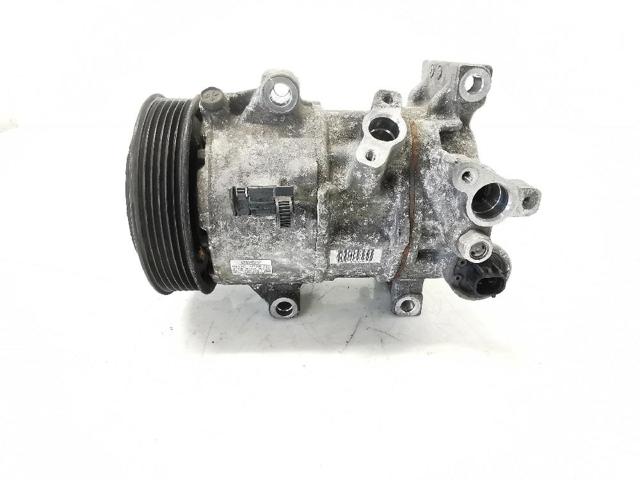 Sprężarka klimatyzacji 8831042511 TOYOTA