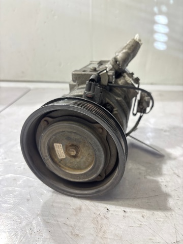 Sprężarka klimatyzacji 8832042110 TOYOTA