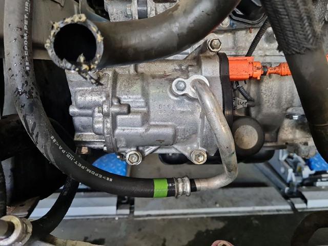 Sprężarka klimatyzacji 88370K0010 TOYOTA
